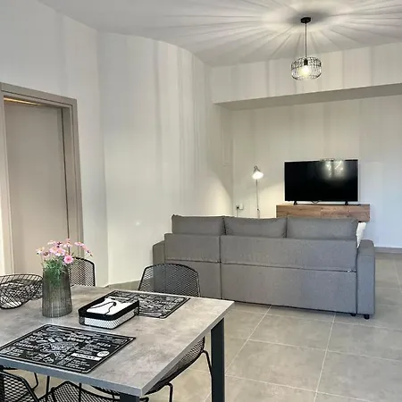 Friday Collection * Hriszí Aktí Haniá