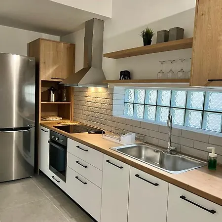 Friday Collection Hriszí Aktí Haniá