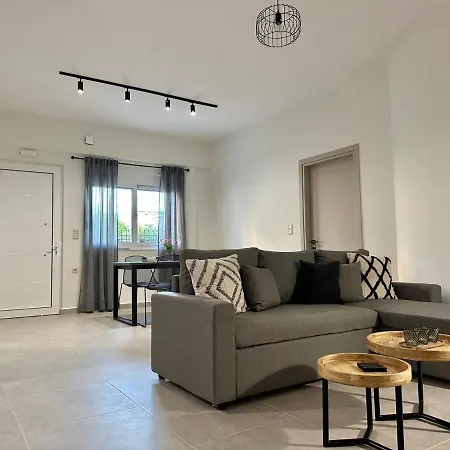 Friday Collection * Hriszí Aktí Haniá