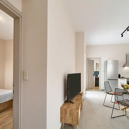 Friday Collection Hriszí Aktí Haniá